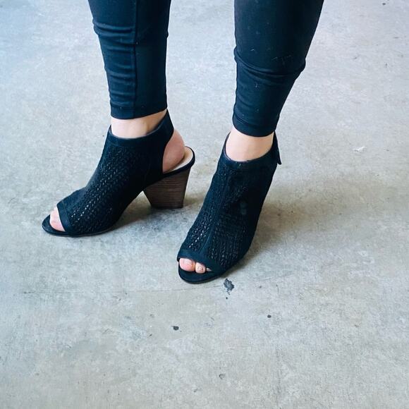 VINCE CAMUTO Black Leather Cutout Slingback Open Toe Sandals Chunky Heel Shoe 10 - Picture 14 of 14